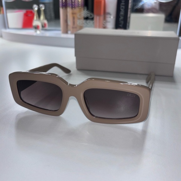 Dezi Read The Room Sunglasses!